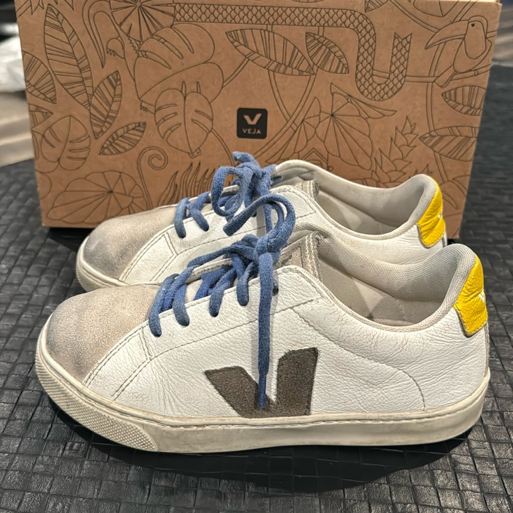 Authentic Veja designer signature little boys sneakers size 3 with box